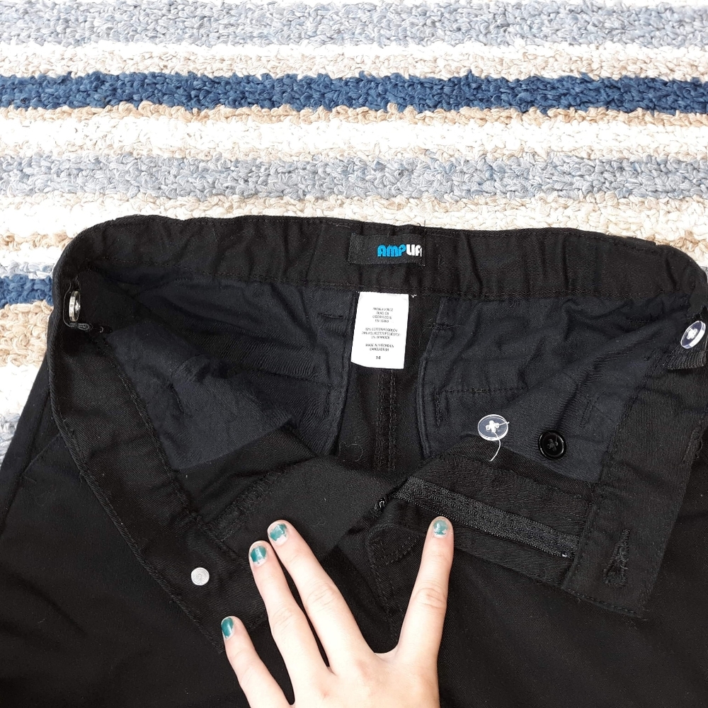 Shorts - Picture 2 of 4